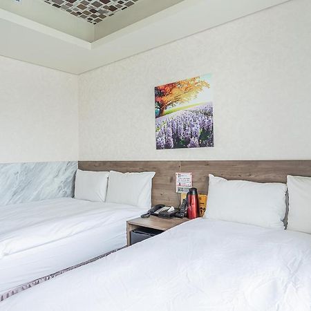 九九商旅 Hotel Taichung Exterior photo