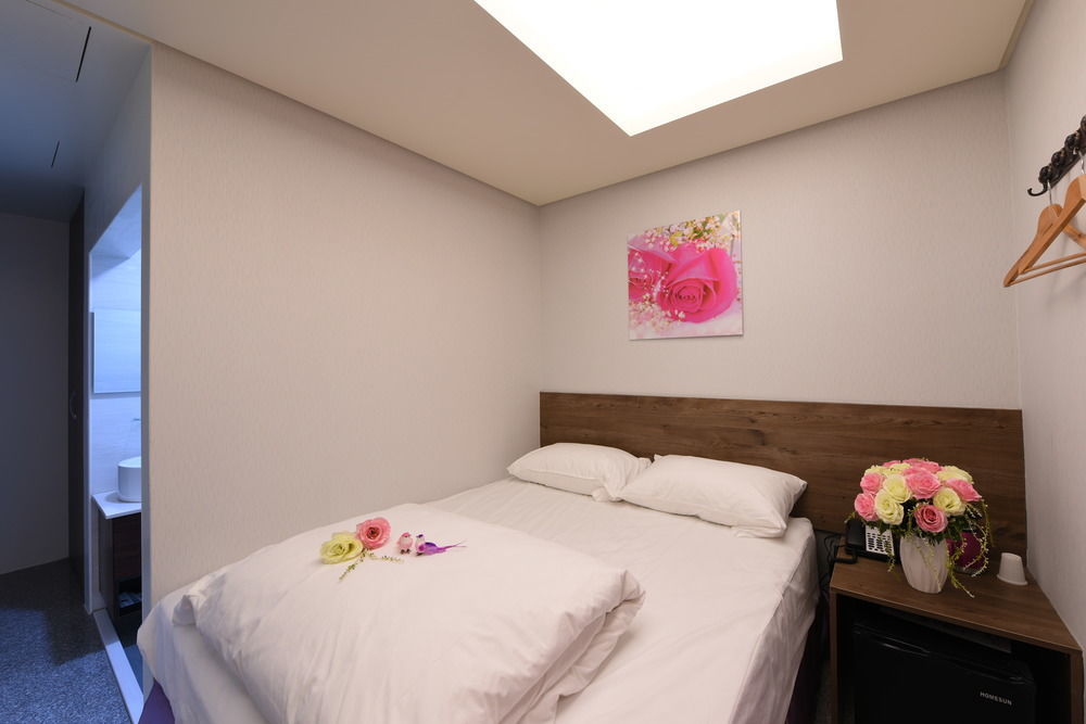 九九商旅 Hotel Taichung Exterior photo